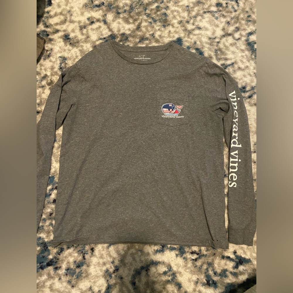 Vineyard vines t shirt